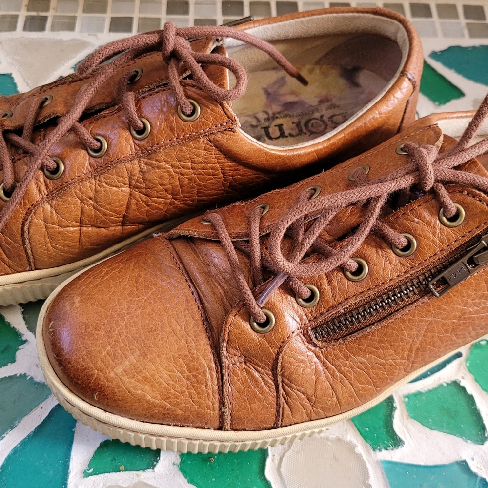 BORN Womens leather shoes